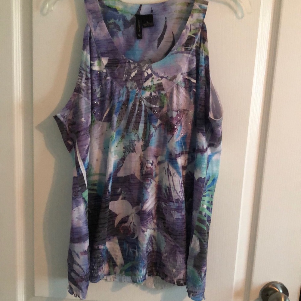 Sleeveless flared top almost new  smoke free home